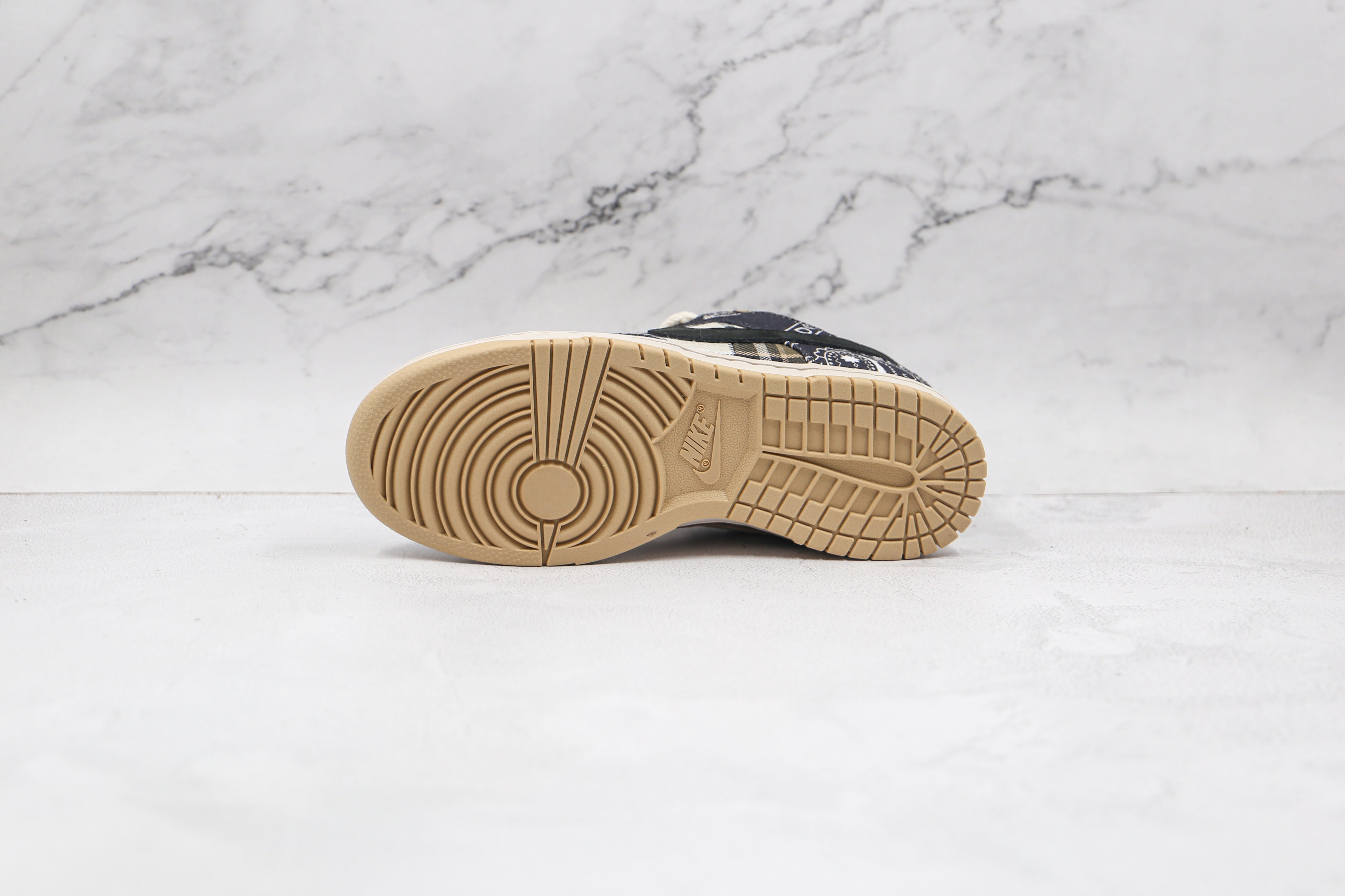 SB Dunk Low Travis Scott